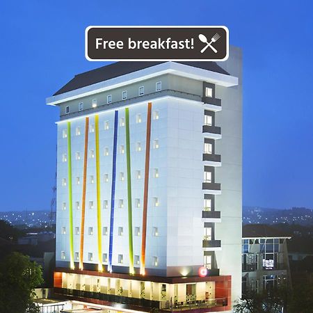 อมาริส ซิมปัง ลิมา Hotel เซอมารัง ภายนอก รูปภาพ